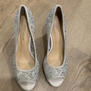 EUC Antonio Melani Size 8M lace and sparkle open toe shoes silver gray‎ color